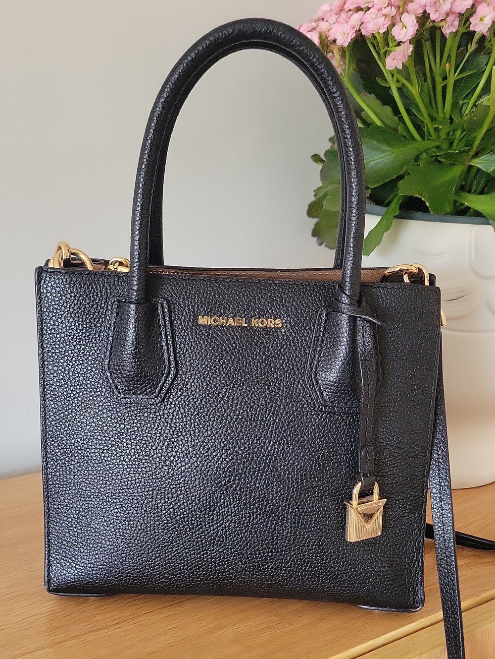 🍒 Michael Kors Black Leather Mercer Crossbody Bag